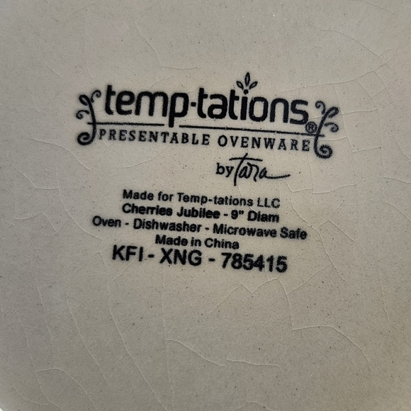 Temptations Cherries Jubilee Pie Plate and Plate Carrier - Picture 4 of 7